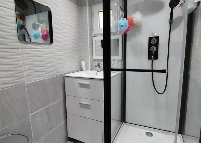 Nouveaute 2025: T4 54m2 - 8 Pers - Proche - Pied-a-terre Ideal - Parking - Fr-1-795-59 Lägenhet